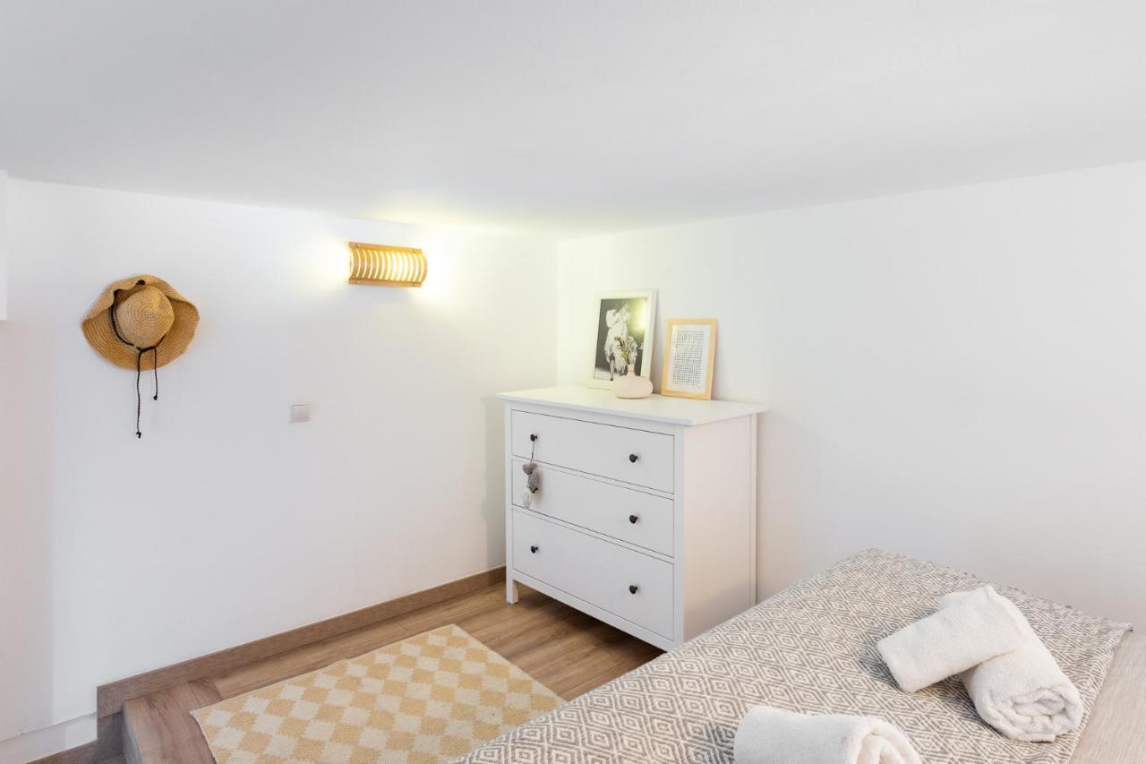 Stay U-Nique Apartments Travessera II Barselona Dış mekan fotoğraf